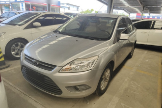 福特 福克斯 2013款 三厢经典 1.8L 自动基本型