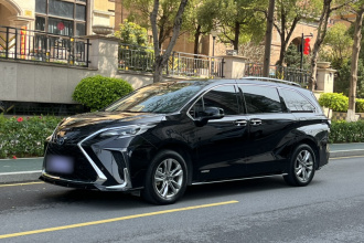丰田 赛那SIENNA 2023款 2.5L混动 舒适版