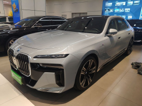 宝马i7 2023款 eDrive50L 尊享M运动套装