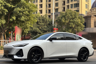 长安UNI-V 2023款 1.5T 尊贵型