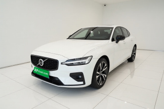沃尔沃S60 2024款 B5 智雅运动版