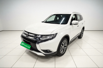 三菱 欧蓝德 2016款 2.4L 四驱精英版 5座