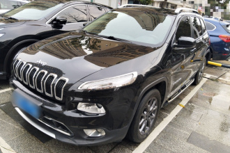 Jeep 自由光 2020款 2.0L 两驱经典运动版