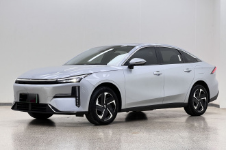 吉利银河 银河L6 2025款 EM-i 140km 星舰版