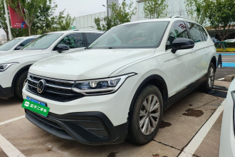 大众 途观L 2024款 出众款 300TSI 自动两驱龙腾版
