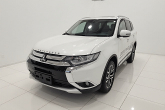 三菱 欧蓝德 2018款 2.0L 两驱荣耀版 5座