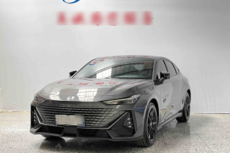 长安UNI-V 2022款 1.5T 尊贵型