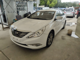 现代 索纳塔 2015款 经典 2.0L 自动豪华版