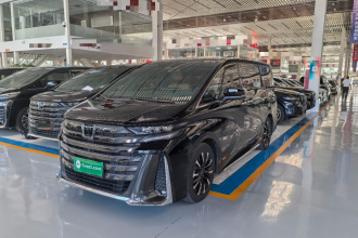 丰田 威尔法 2024款 皇冠 双擎 2.5L 至尊版