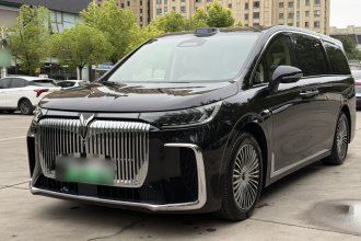 岚图汽车 岚图梦想家 2025款 PHEV 四驱尊贵乾崑版