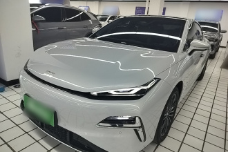 吉利银河 银河星耀8 2025款 130km EM-i 尊享版