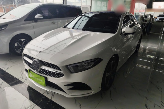 奔驰A级 2022款 改款三 A 200 L 运动轿车时尚型