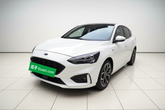 福特 福克斯 2021款 三厢 EcoBoost 180 自动ST Line