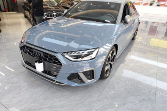 奥迪A4L 2022款 40 TFSI quattro RS套件燃速型