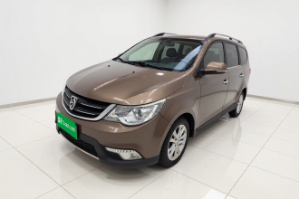 宝骏730 2014款 1.5L 手动豪华导航ESP版 7座