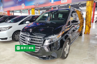 奔驰V级 2024款 V 300 L 长轴距尊贵版