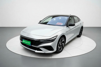 现代 伊兰特 2023款 1.5L CVT LUX尊贵版