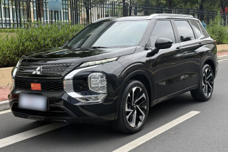 三菱 欧蓝德 2023款 1.5T CVT两驱尊享版 5座