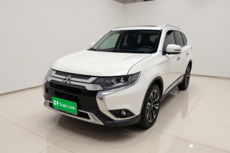 三菱 欧蓝德 2020款 2.4L 四驱致享版 5座