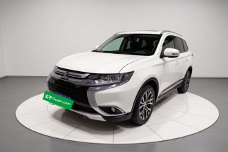 三菱 欧蓝德 2018款 2.0L 两驱荣耀版 5座