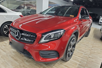 奔驰GLA 2018款 GLA 220 4MATIC 运动型