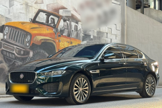 捷豹XEL 2022款 2.0T 200PS R-DYNAMIC 青春运动版