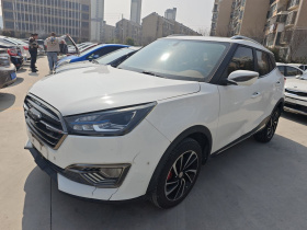 众泰T300 2017款 1.5T CVT尊贵型