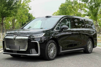 岚图汽车 岚图梦想家 2025款 PHEV 四驱尊贵乾崑版