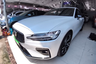 沃尔沃S60 2025款 B5 智雅运动版
