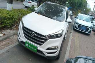 现代 途胜 2015款 1.6T 双离合两驱智能型