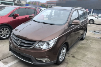 宝骏730 2014款 1.5L 手动豪华导航ESP版 7座