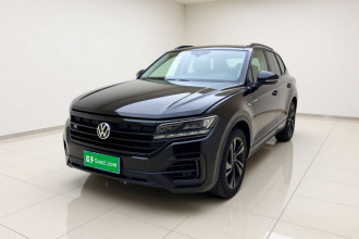 大众 途锐 2022款 3.0TSI 锐享版 曜黑运动套装