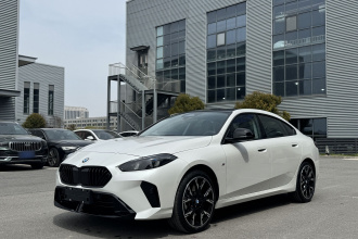 宝马2系 2025款 225L M运动曜夜套装