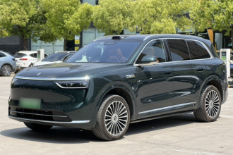 鸿蒙智行 问界M8 2025款 增程 Ultra版 53.4kWh 6座版 (192线激光雷达）