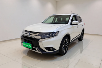 三菱 欧蓝德 2020款 2.4L 四驱致享版 5座