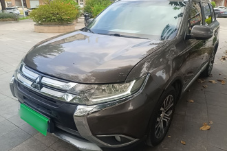 三菱 欧蓝德 2018款 2.0L 两驱嘉乐版 7座