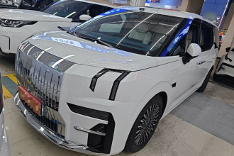 极氪009 2024款 七座过道版四驱 108kWh