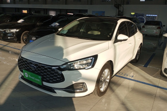 福特 福克斯 2021款 三厢 EcoBoost 180 自动锋潮型