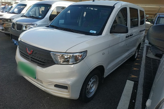 五菱汽车 五菱宏光V 2022款 1.5L劲取版电动助力LAR