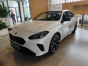 宝马2系 2025款 225L M运动曜夜套装