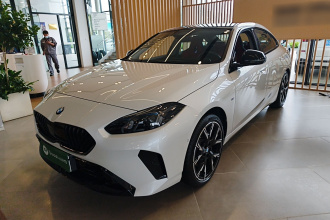 宝马2系 2025款 225L M运动曜夜套装