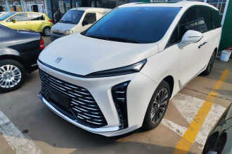 别克GL8 2025款 陆尊 智享版