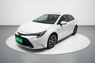丰田 雷凌 2023款 智能电混双擎 1.8L 豪华版