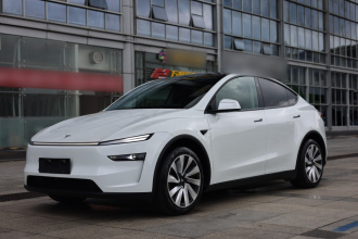 特斯拉 Model Y 2025款 长续航全轮驱动 首发版