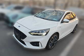 福特 福克斯 2021款 三厢 EcoBoost 180 自动ST Line