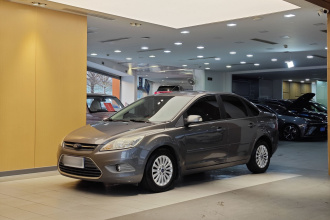 福特 福克斯 2013款 三厢经典 1.8L 手动时尚型