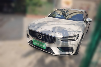 沃尔沃S60 2022款 B4 智逸豪华版