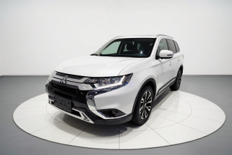 三菱 欧蓝德 2020款 2.0L 两驱畅享版 7座