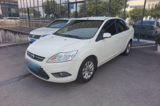 福特 福克斯 2013款 三厢经典 1.8L 自动基本型