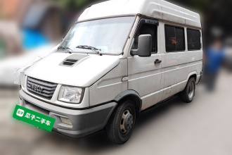 依维柯得意 2017款 2.5T A35客车5-7座47Z5